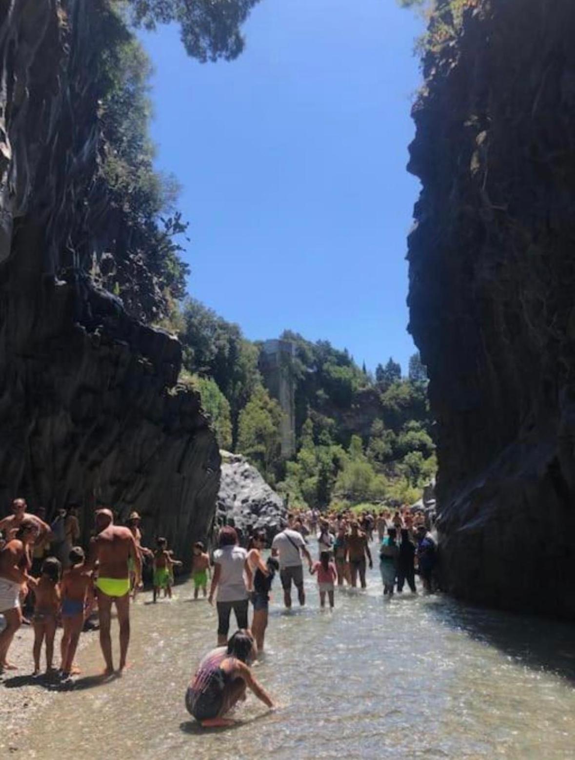 Cottage Gole Alcantara Pafumi Graniti Bagian luar foto